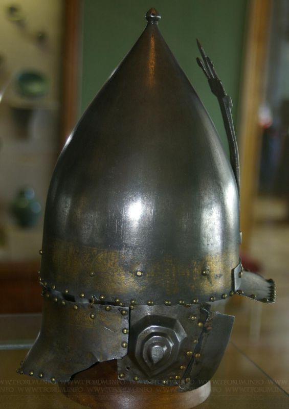 helm2_3.jpg