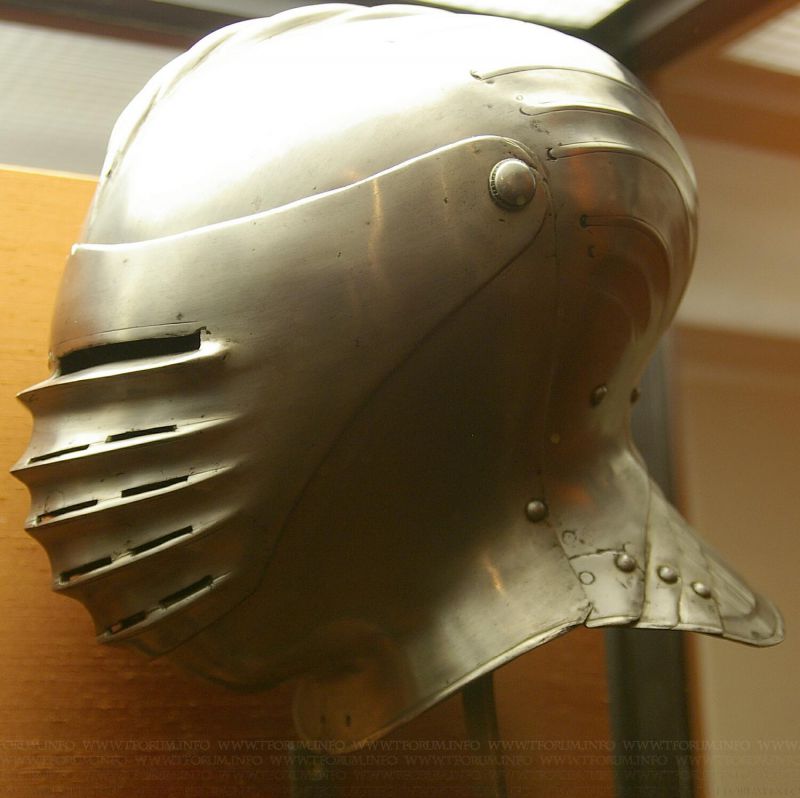 helm_02_01.jpg