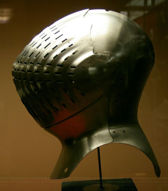 g_helm_01.jpg